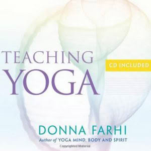 Teaching Yoga - Paperback